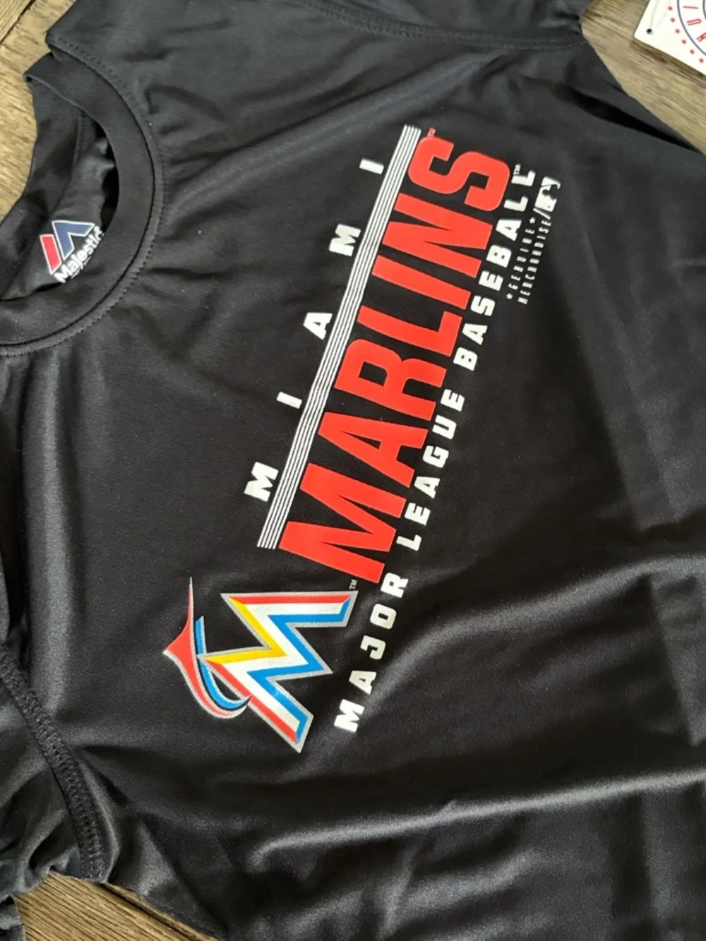 NWT [Majestic] Miami Marlins MLB Short-Sleeve Performance Shirt Youth S (8)